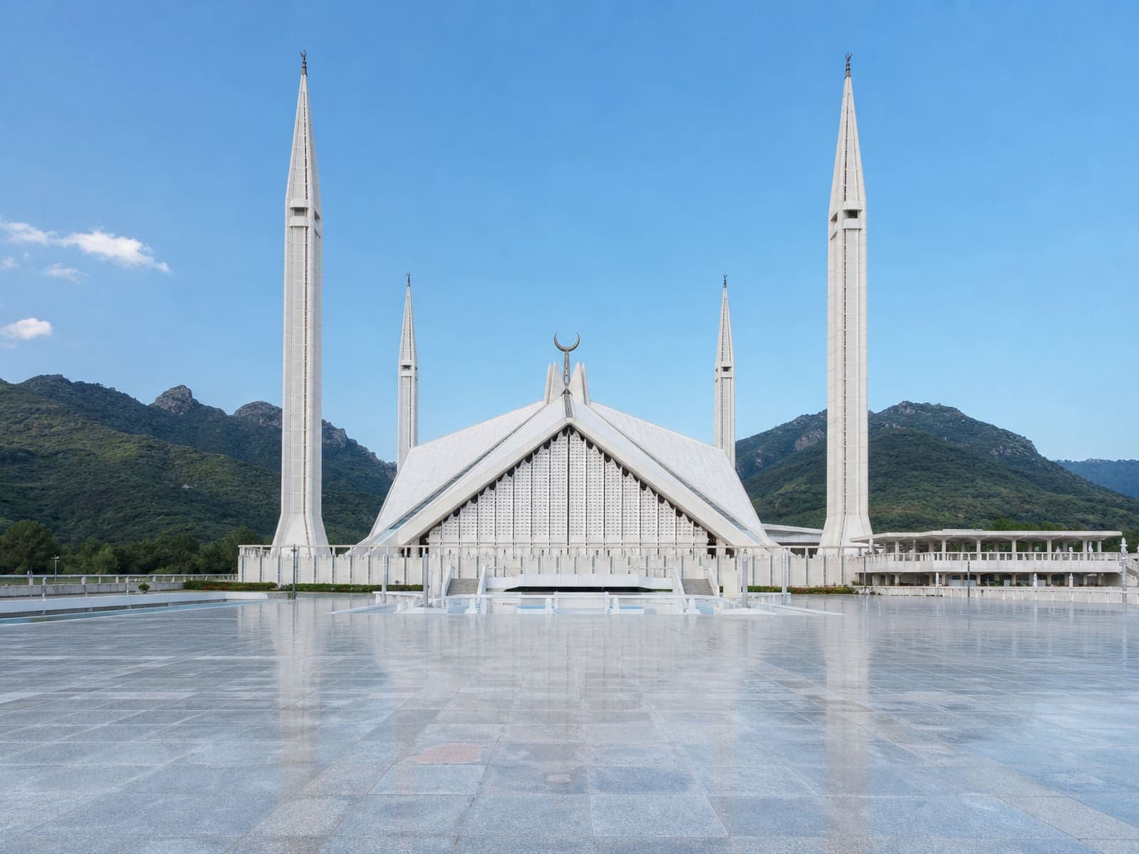 Faisal Mosque, Islamabad — Pakistan